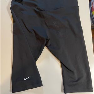 Nike Capri Length Workout Leggings Size XL